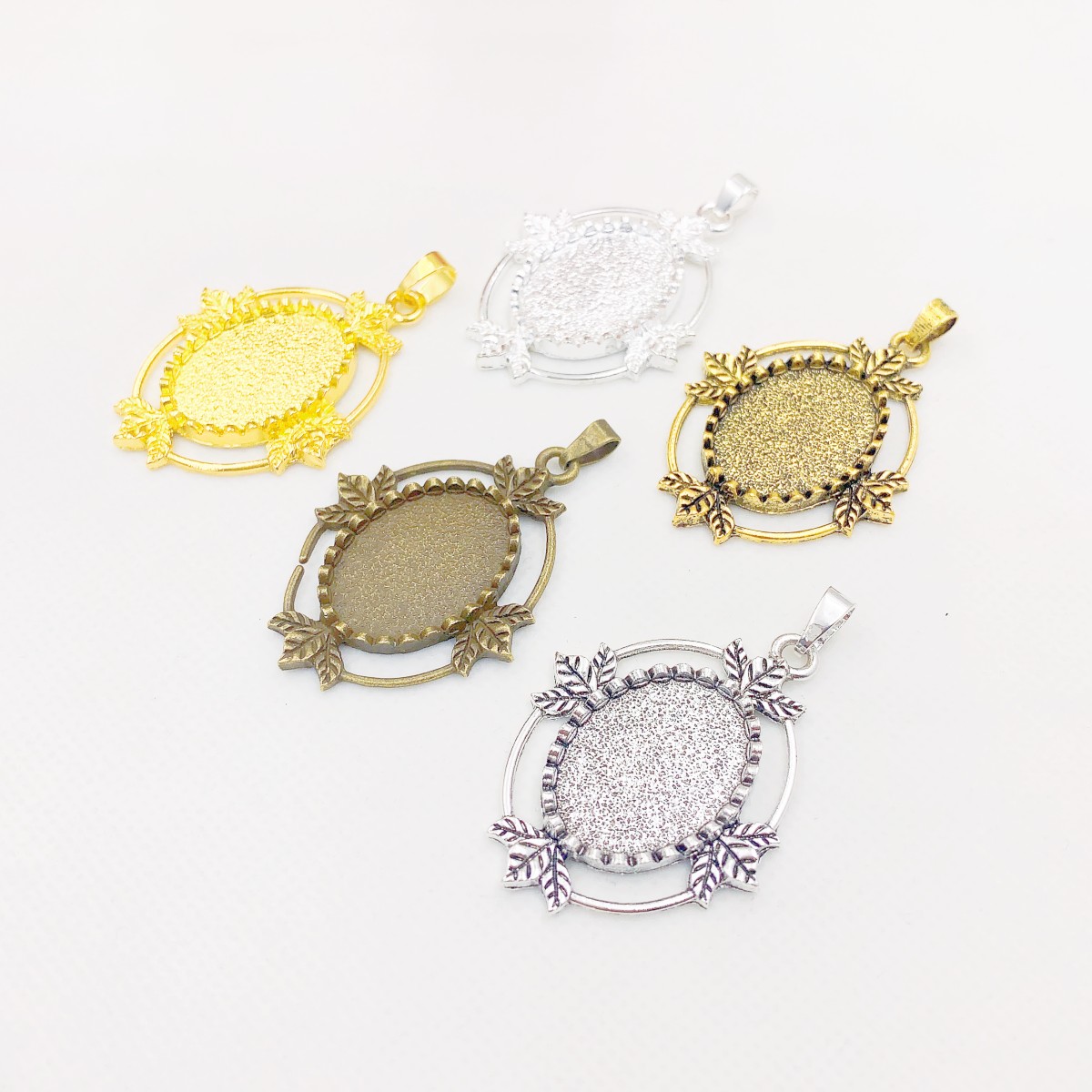 ワンベブレード-楕円形のカボションフレーム,ベゼル設定,空の - Bezels Set Pendant のレビューと価格