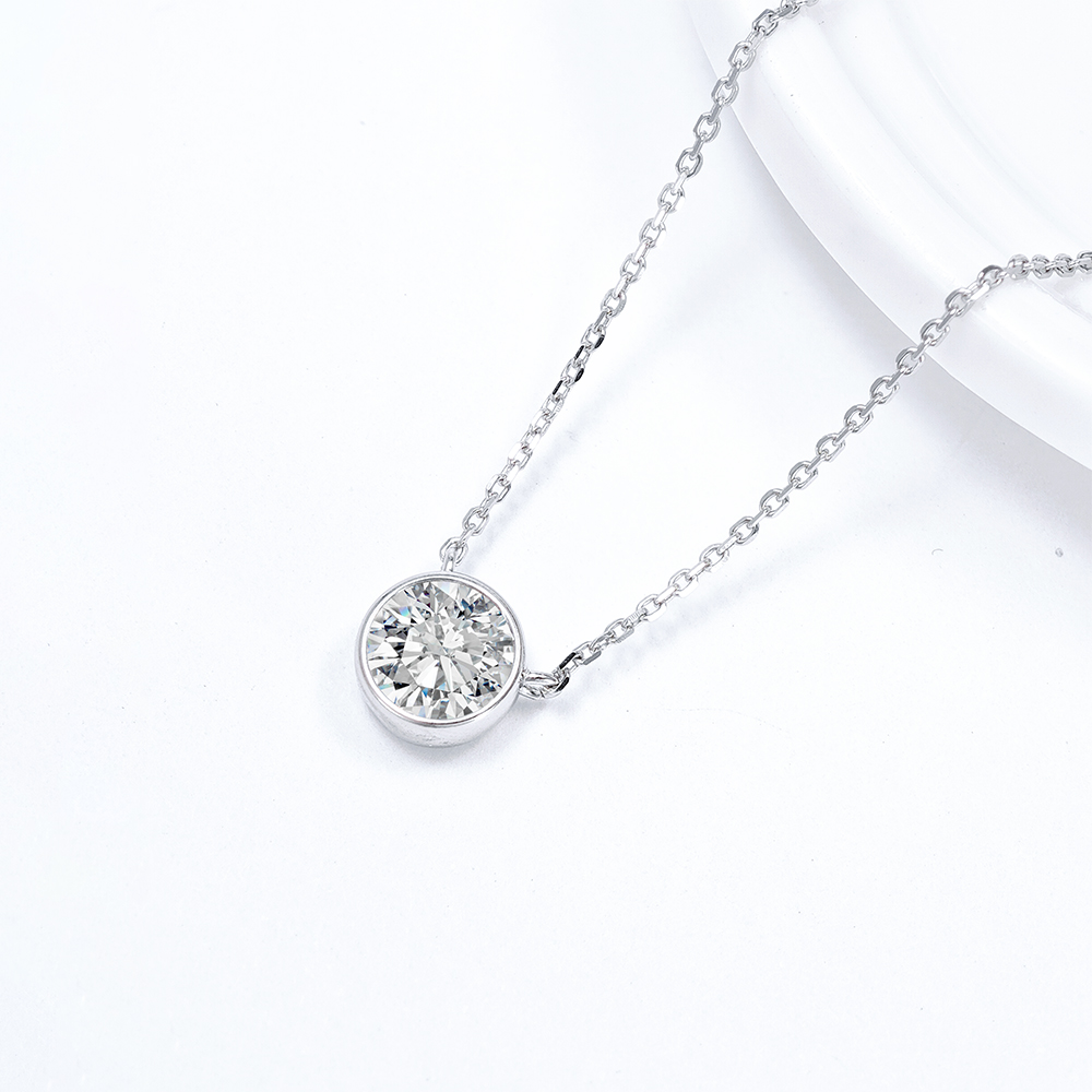 925スターリングシルバー製、ベゼル留めのラボグロウンダイヤ - Bezels Set Pendant のレビューと価格